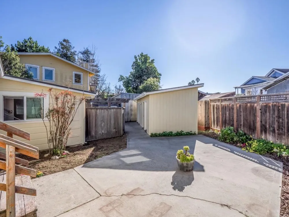 215217 Roberts Street Santa Cruz, CA 95060