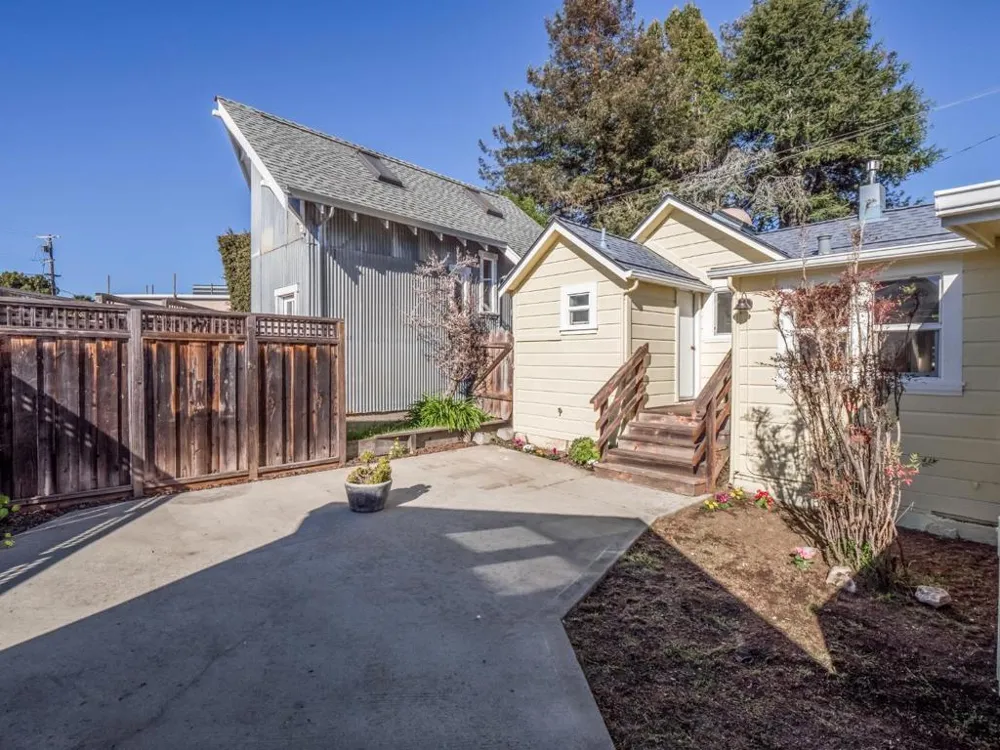 215217 Roberts Street Santa Cruz, CA 95060