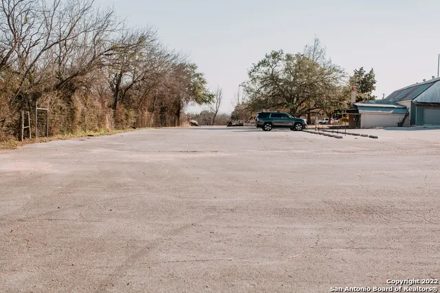 13893 US HIGHWAY 87 S Adkins, TX 78101