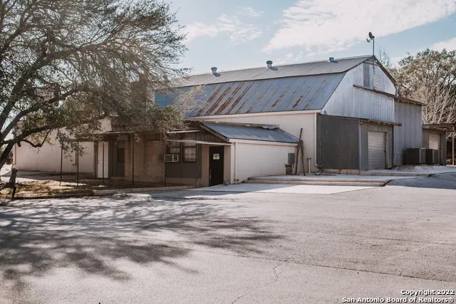 13893 US HIGHWAY 87 S Adkins, TX 78101