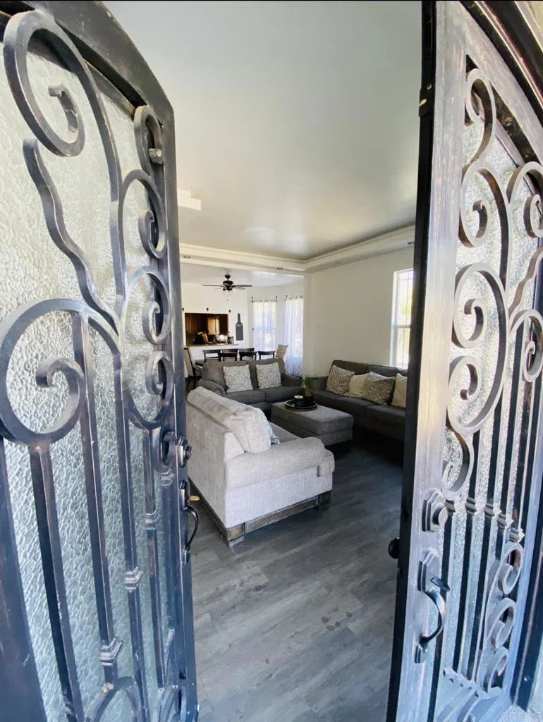 706 D AVENUE National City, CA 91950