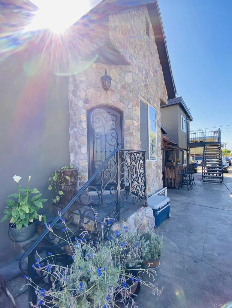 706 D AVENUE National City, CA 91950