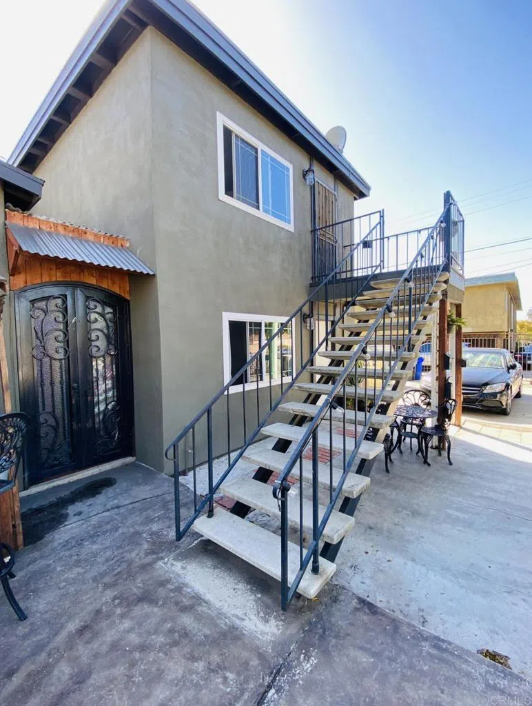 706 D AVENUE National City, CA 91950