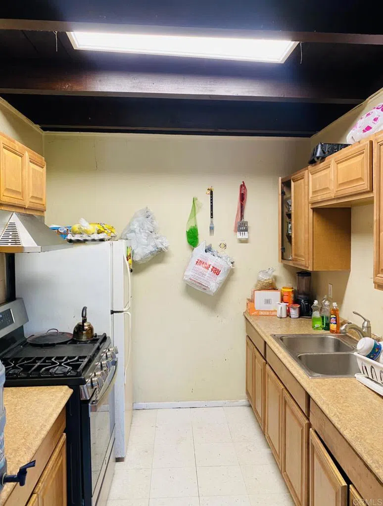 706 D AVENUE National City, CA 91950