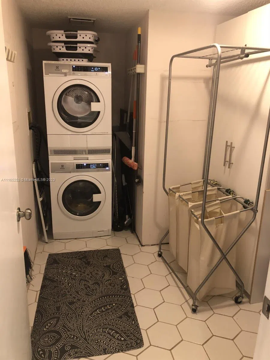 101 Crandon Blvd #473 Key Biscayne, FL 33149