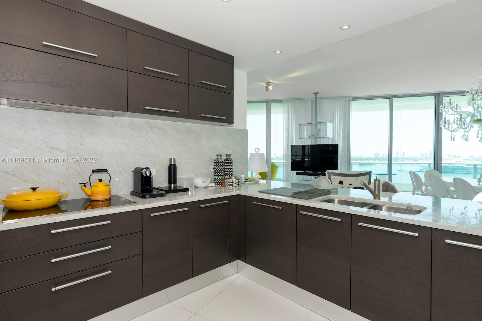 900 Biscayne Blvd #2006 Miami, FL 33132