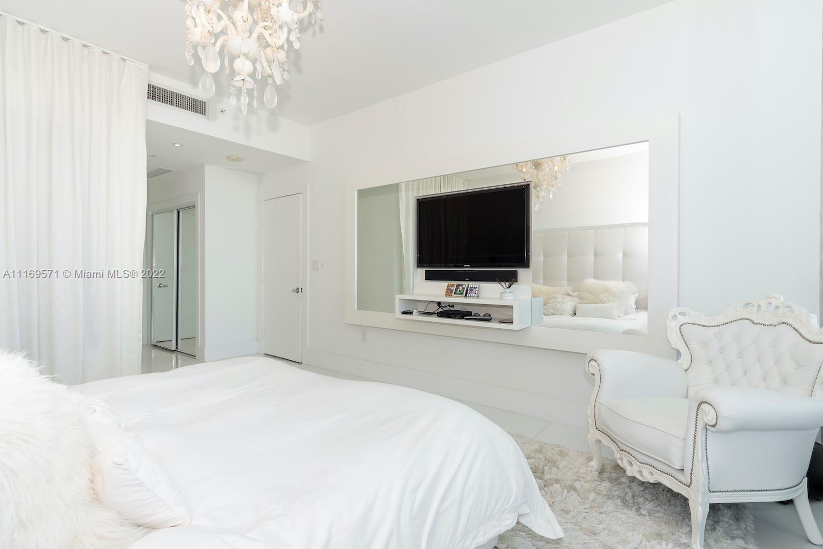 900 Biscayne Blvd #2006 Miami, FL 33132