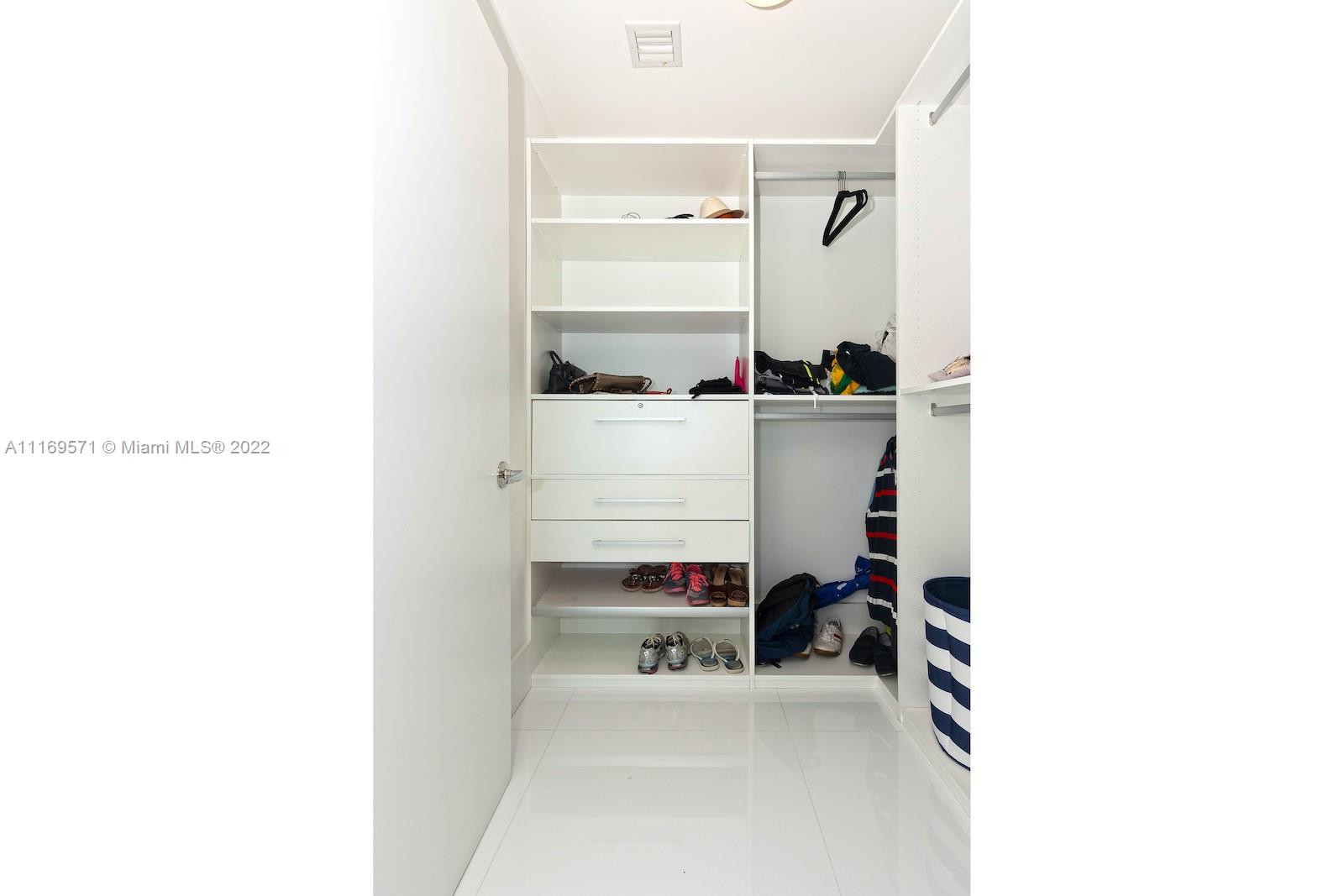 900 Biscayne Blvd #2006 Miami, FL 33132
