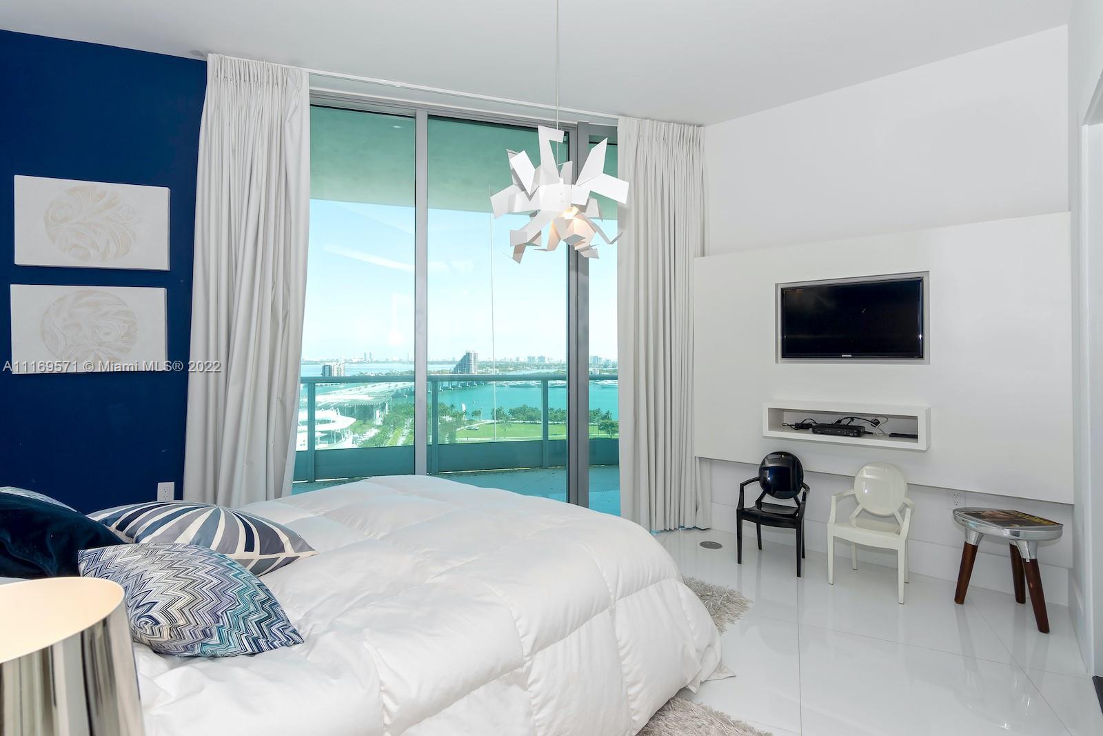 900 Biscayne Blvd #2006 Miami, FL 33132
