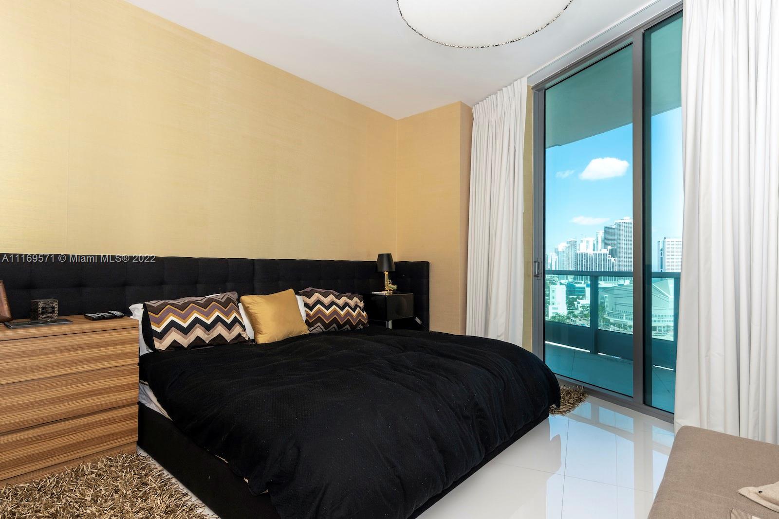900 Biscayne Blvd #2006 Miami, FL 33132
