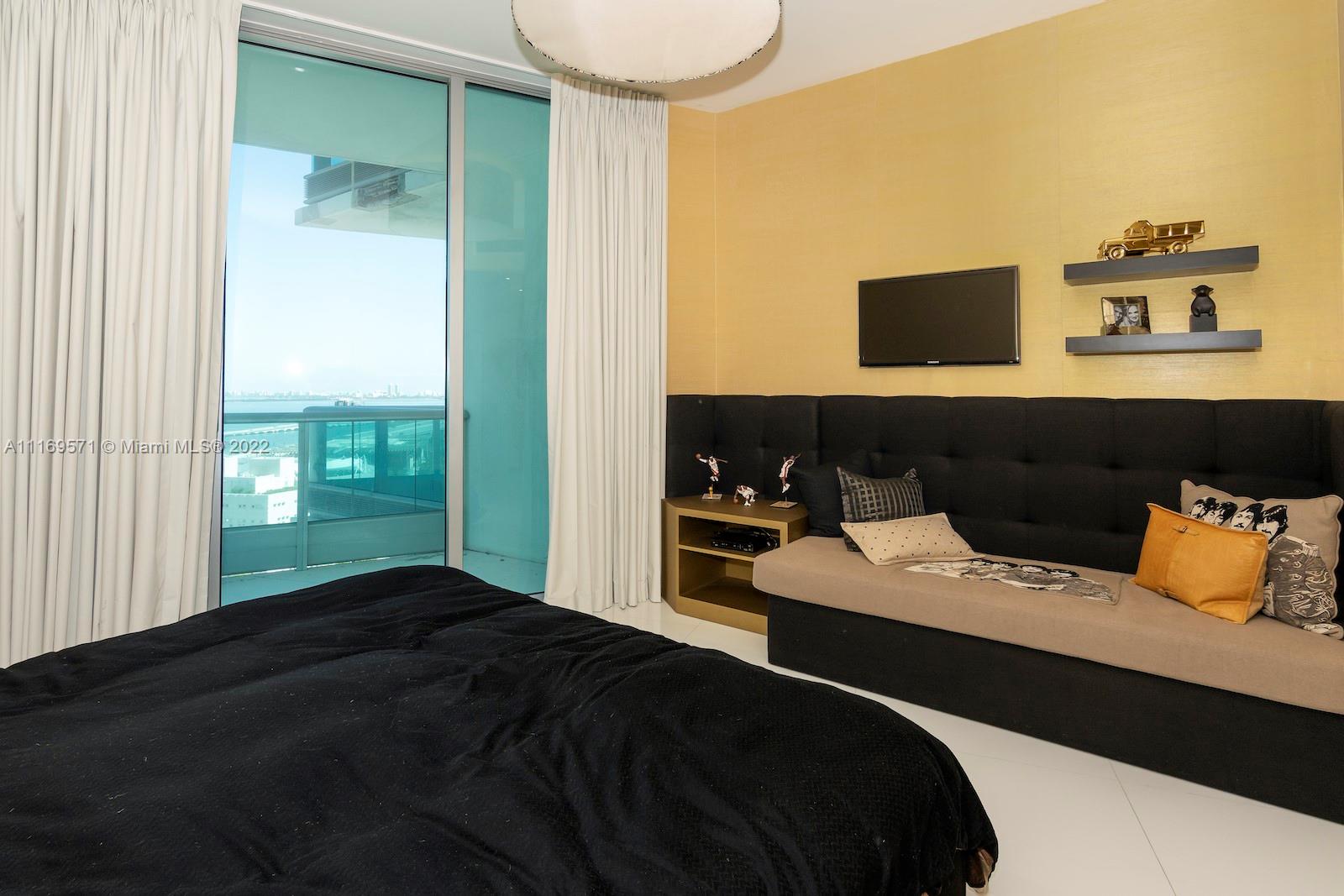 900 Biscayne Blvd #2006 Miami, FL 33132