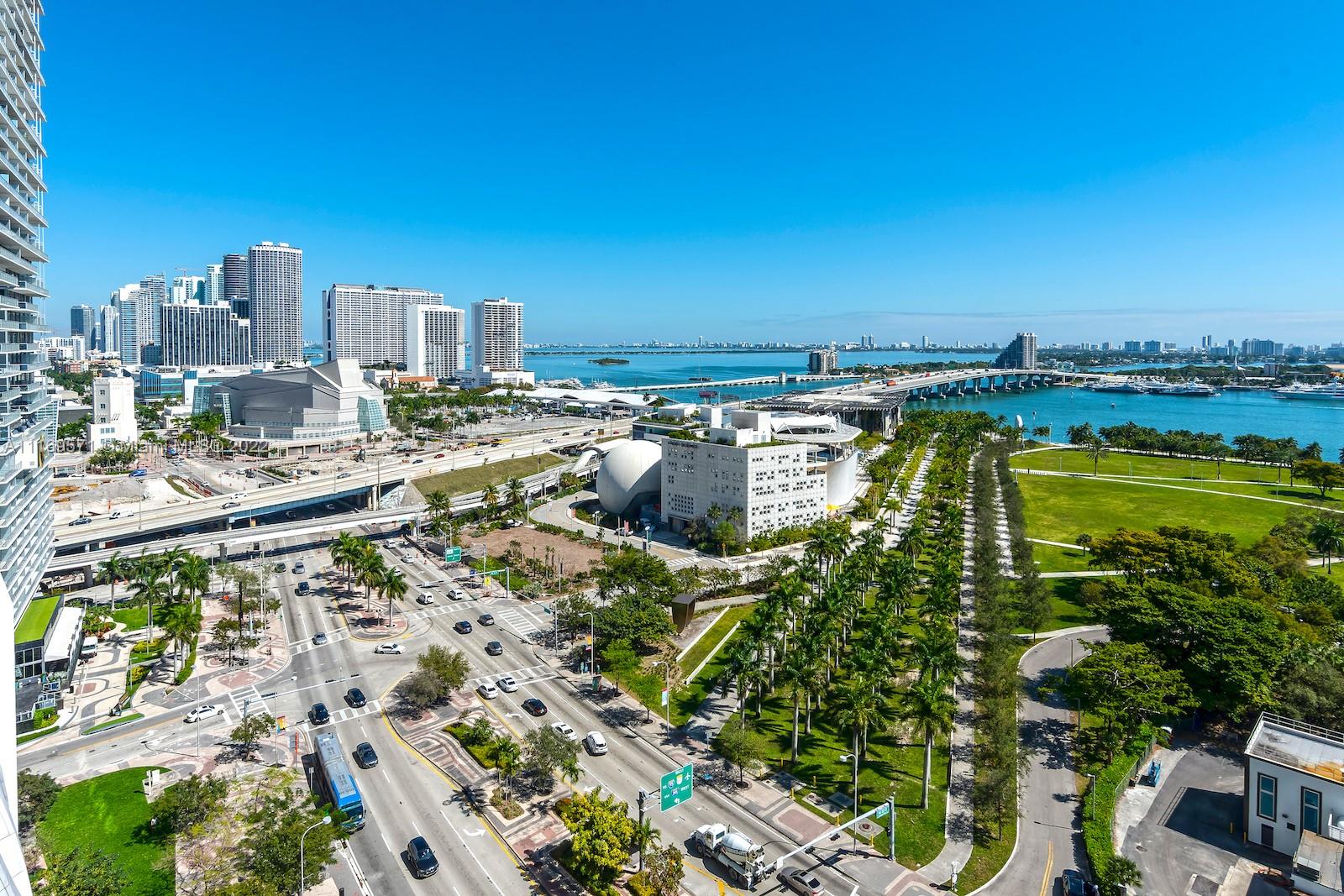 900 Biscayne Blvd #2006 Miami, FL 33132