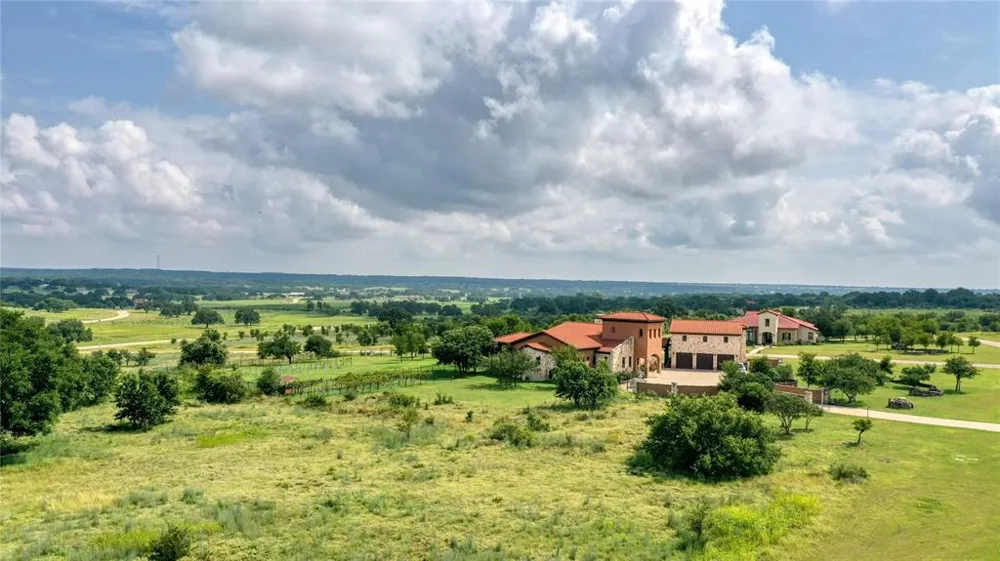 404 Strada Luca Florence, TX 76527