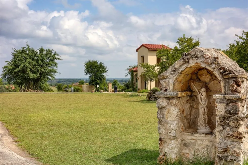 404 Strada Luca Florence, TX 76527