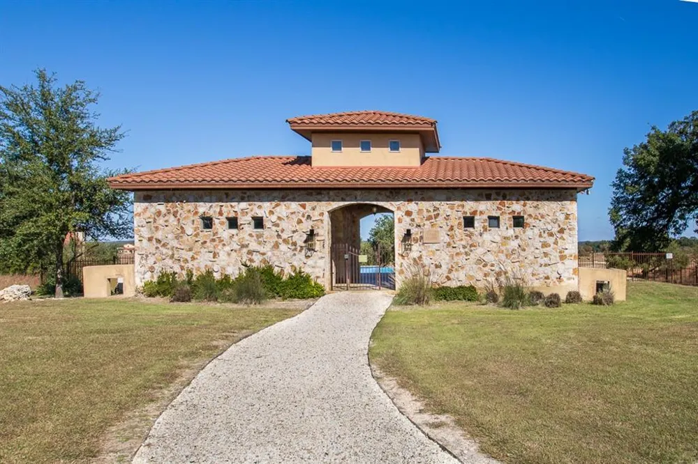 404 Strada Luca Florence, TX 76527
