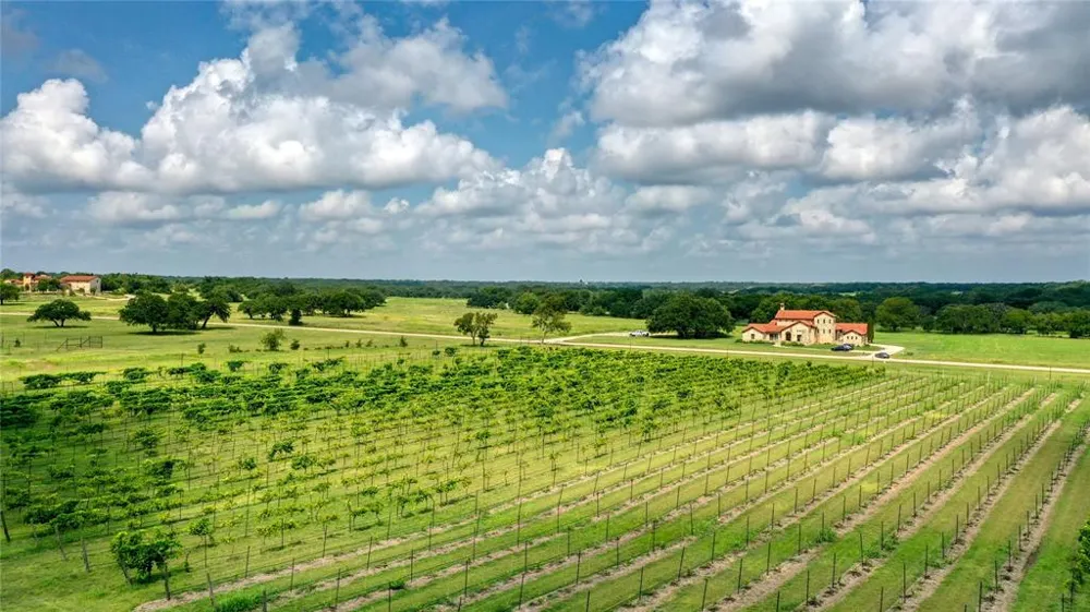 404 Strada Luca Florence, TX 76527