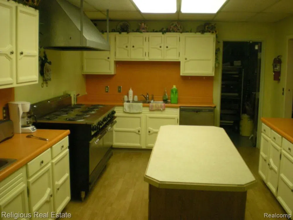 14205 Twelve Mile Warren City, MI 48088