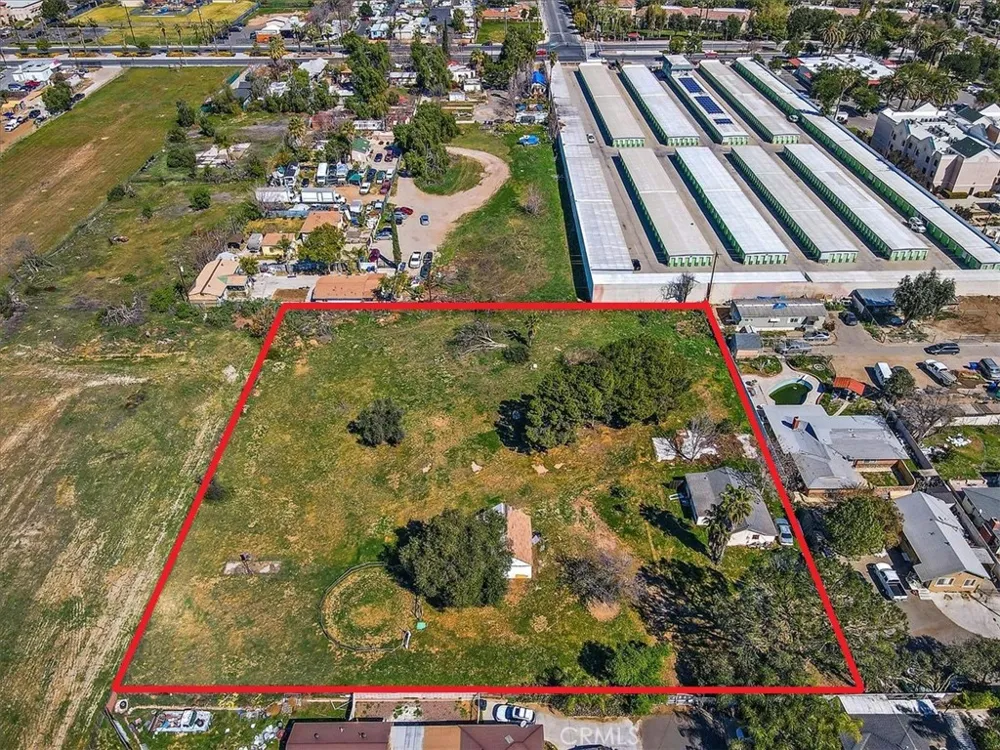 4077 Riverview Drive Riverside, CA 92509