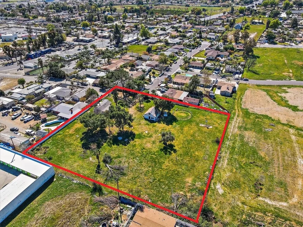 4077 Riverview Drive Riverside, CA 92509