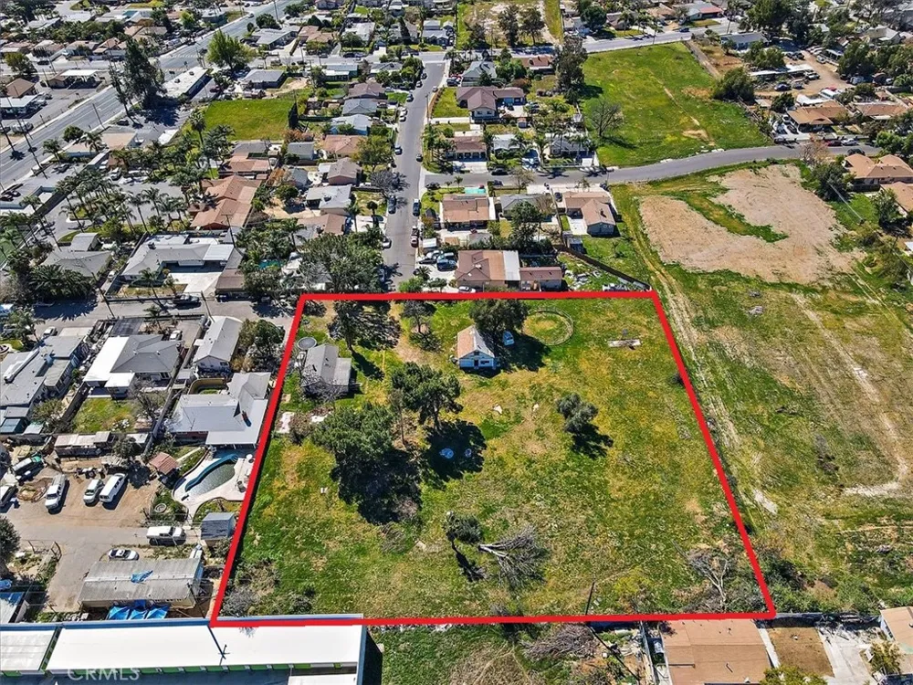4077 Riverview Drive Riverside, CA 92509