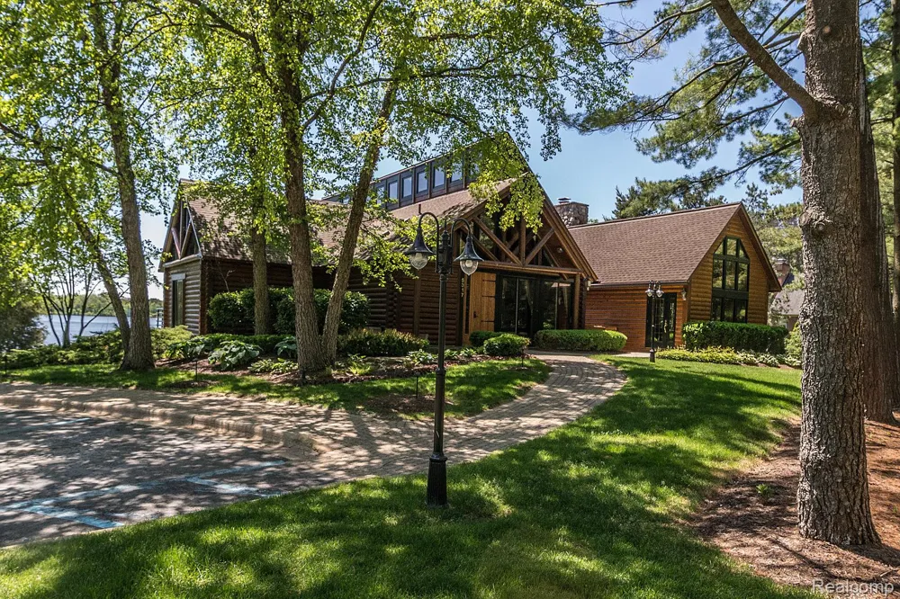 Pinemont Hamburg Township, MI 48116