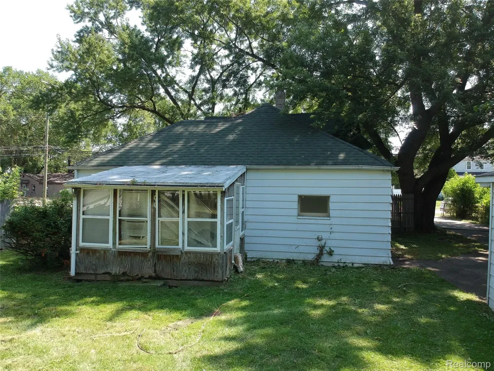 25601 PETER KALTZ ROAD Warren City, MI 48091