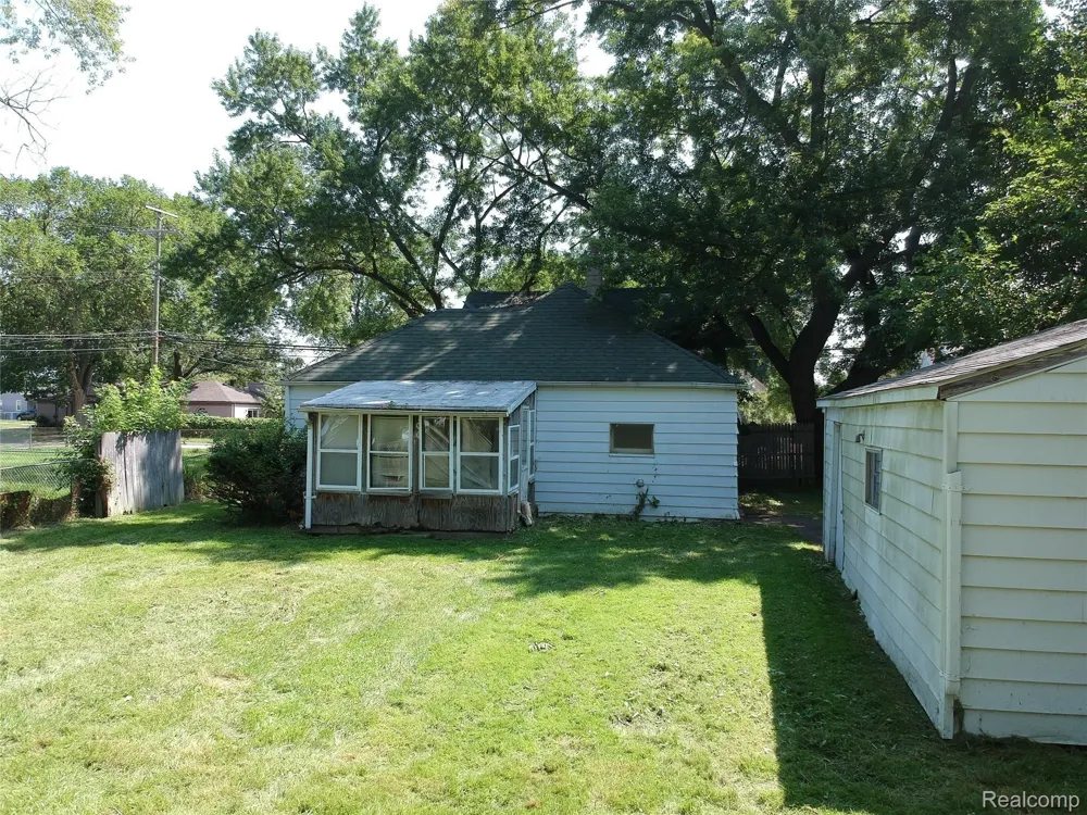 25601 PETER KALTZ ROAD Warren City, MI 48091