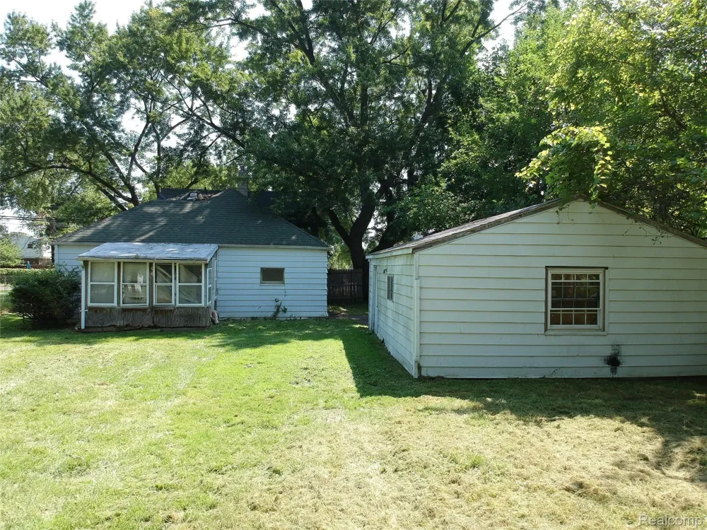 25601 PETER KALTZ ROAD Warren City, MI 48091