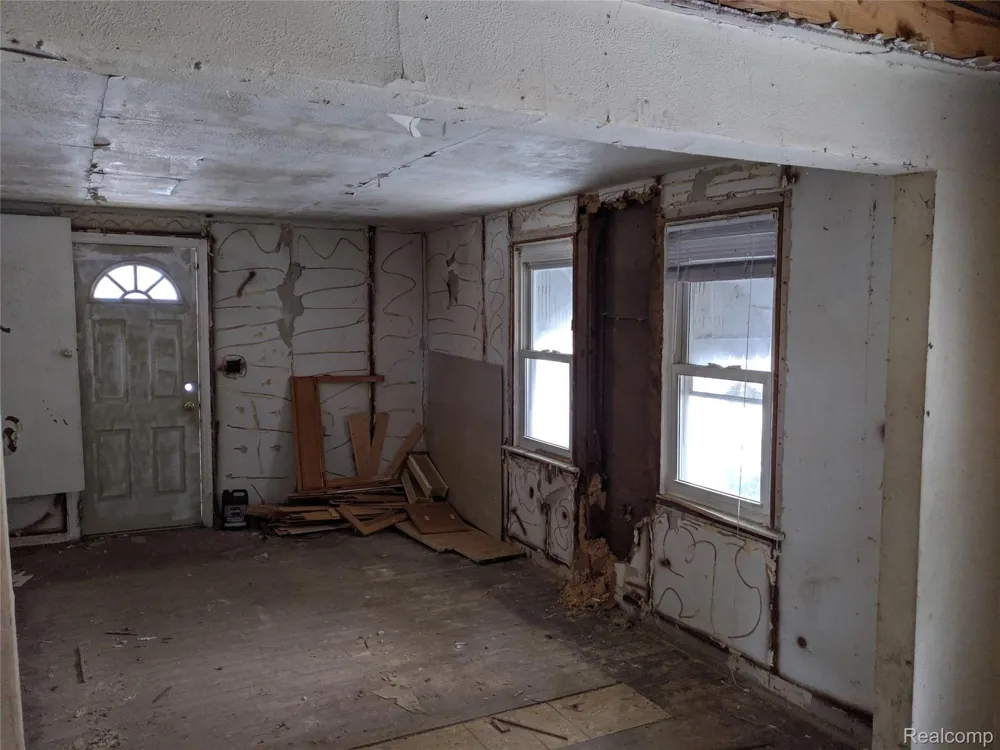 25601 PETER KALTZ ROAD Warren City, MI 48091