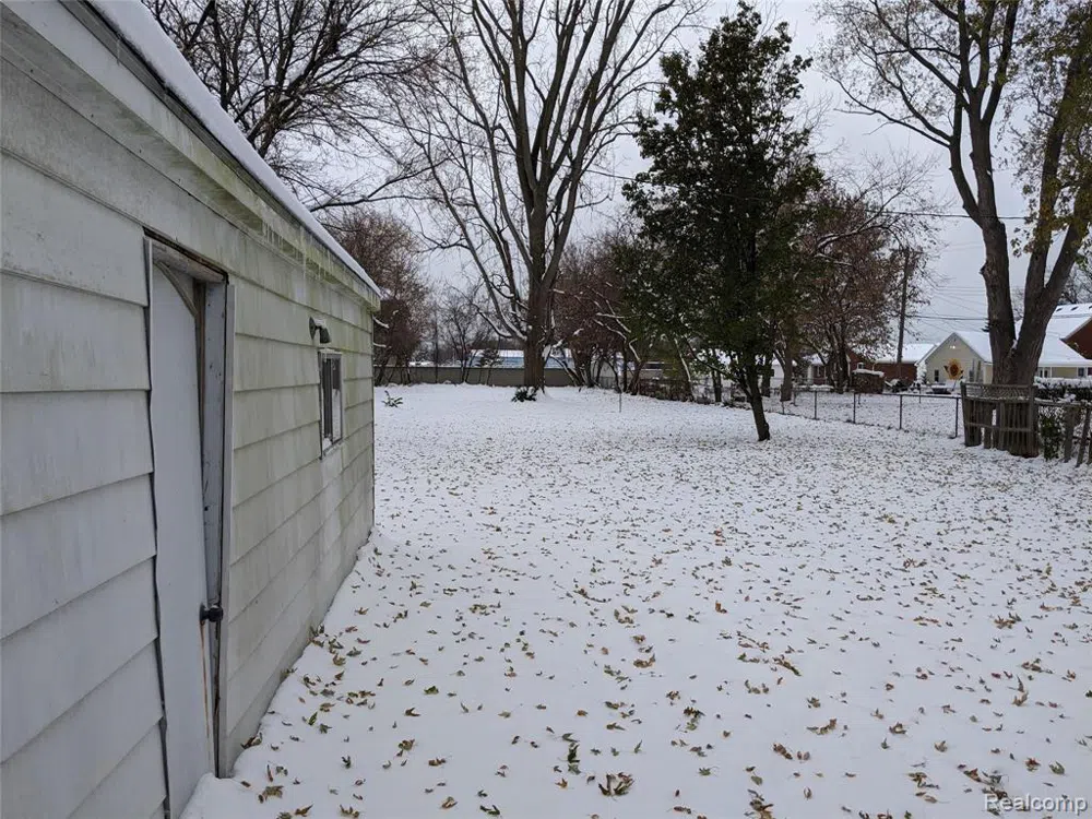 25601 PETER KALTZ ROAD Warren City, MI 48091