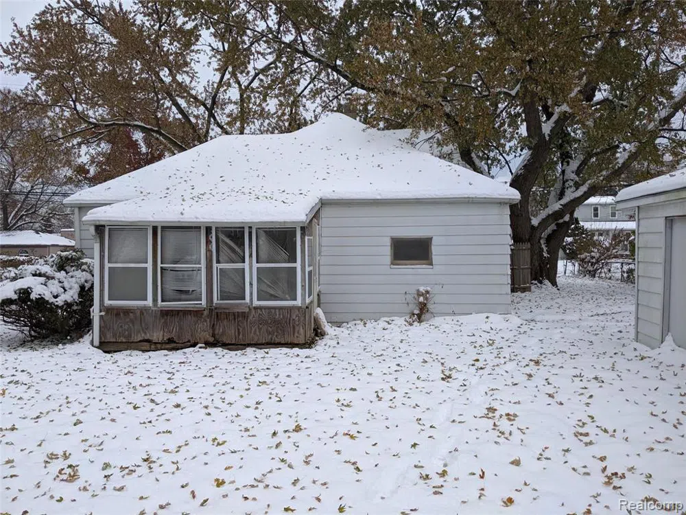 25601 PETER KALTZ ROAD Warren City, MI 48091