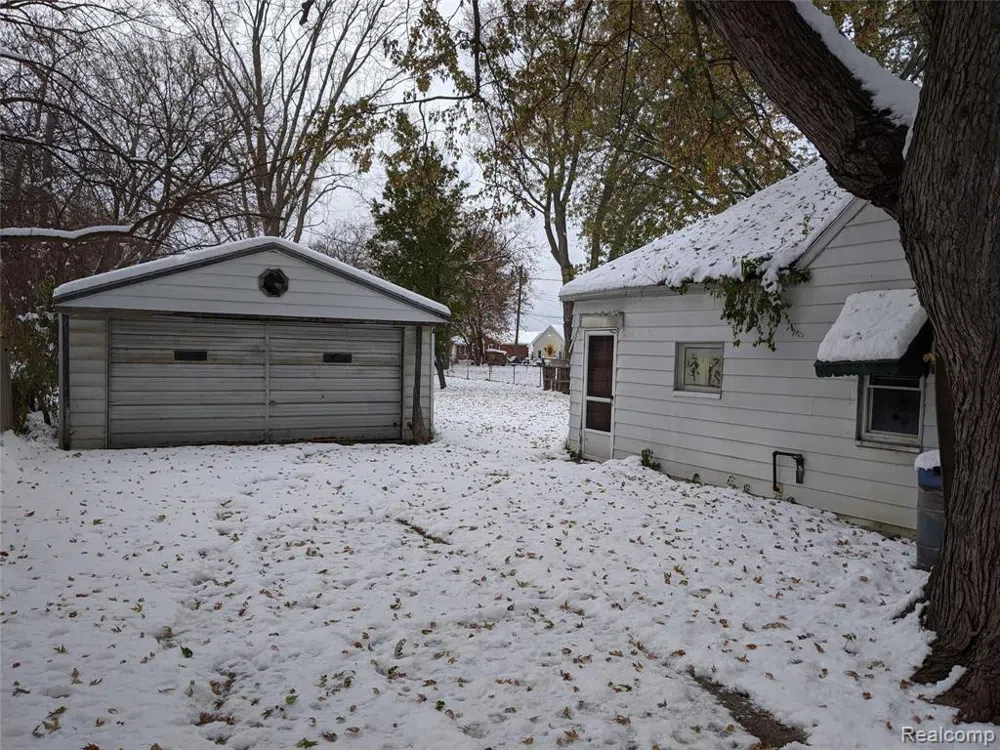 25601 PETER KALTZ ROAD Warren City, MI 48091