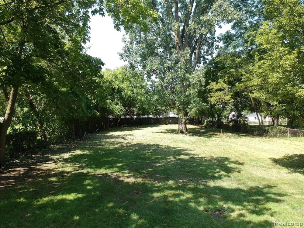 25601 PETER KALTZ ROAD Warren City, MI 48091