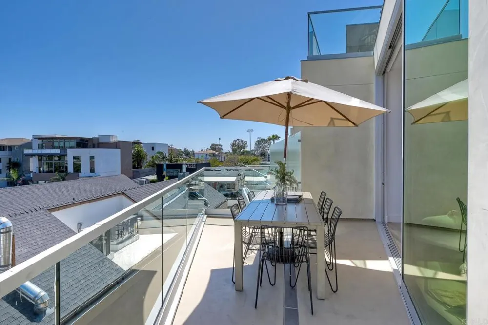 2646 State Street #D Carlsbad, CA 92008