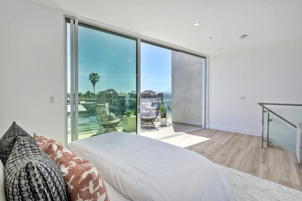 2646 State Street #D Carlsbad, CA 92008