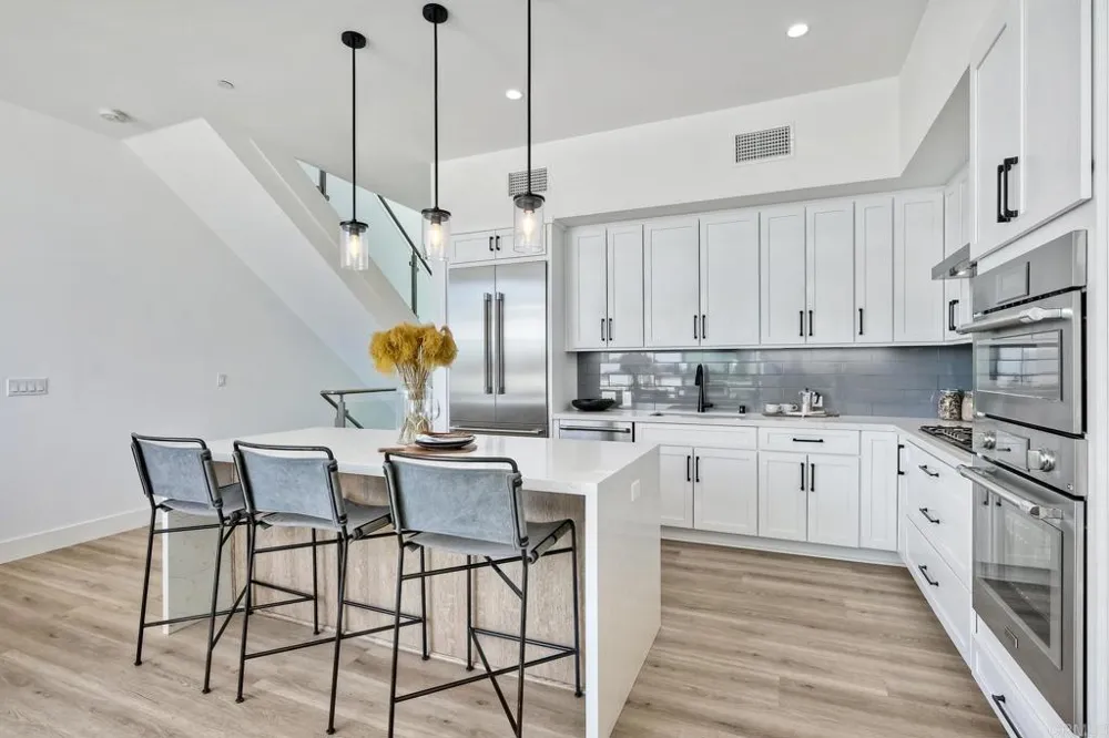 2646 State Street #D Carlsbad, CA 92008