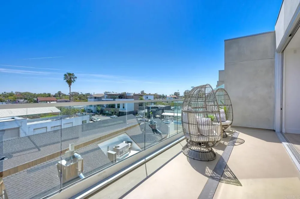 2646 State Street #D Carlsbad, CA 92008