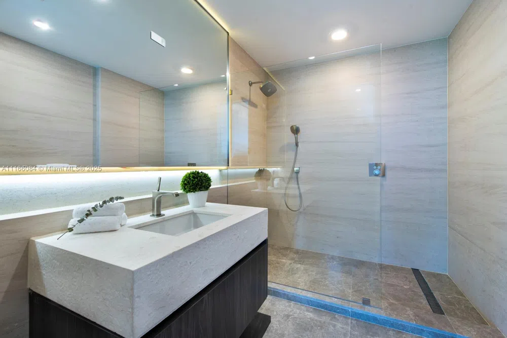100 S Pointe Dr #908 Miami Beach, FL 33139