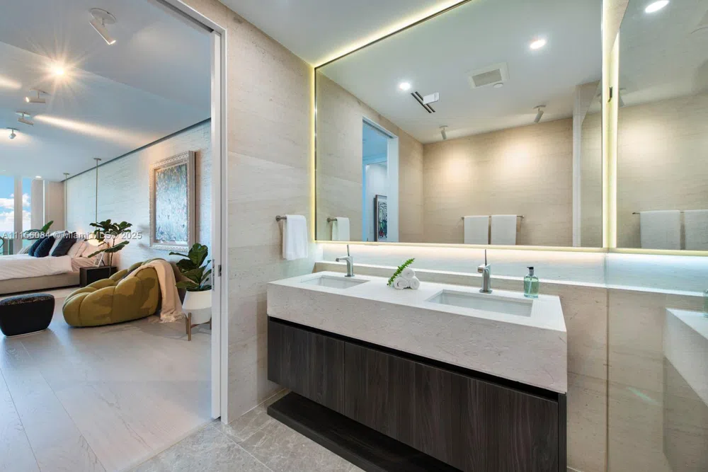 100 S Pointe Dr #908 Miami Beach, FL 33139