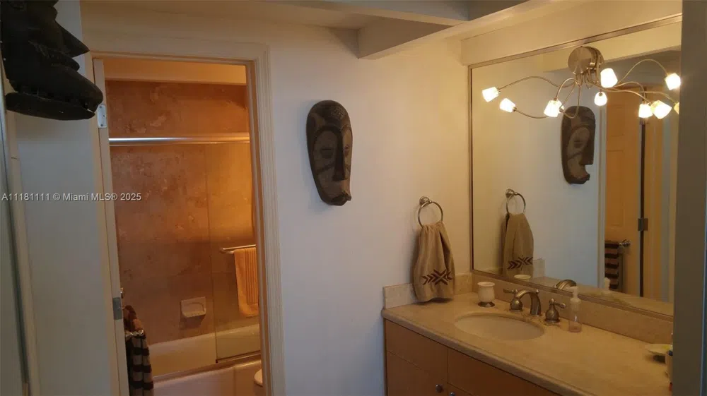 100 Lincoln Rd #1642 Miami Beach, FL 33139