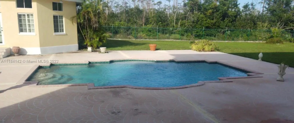 6 Bahama 