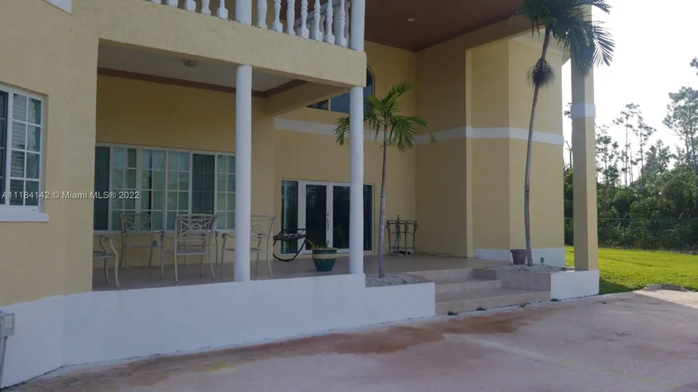 6 Bahama 