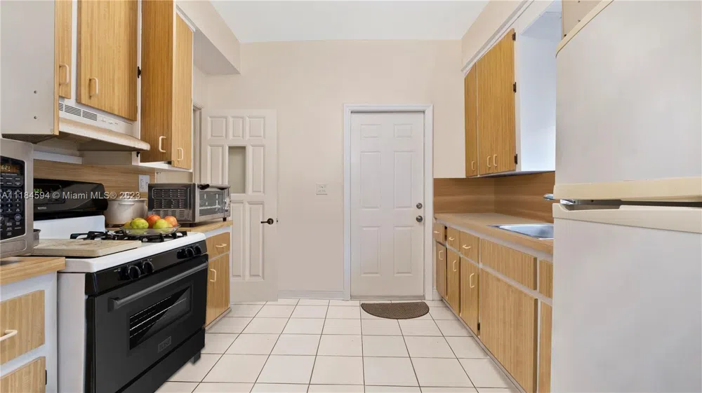 535 W 51st St Miami Beach, FL 33140