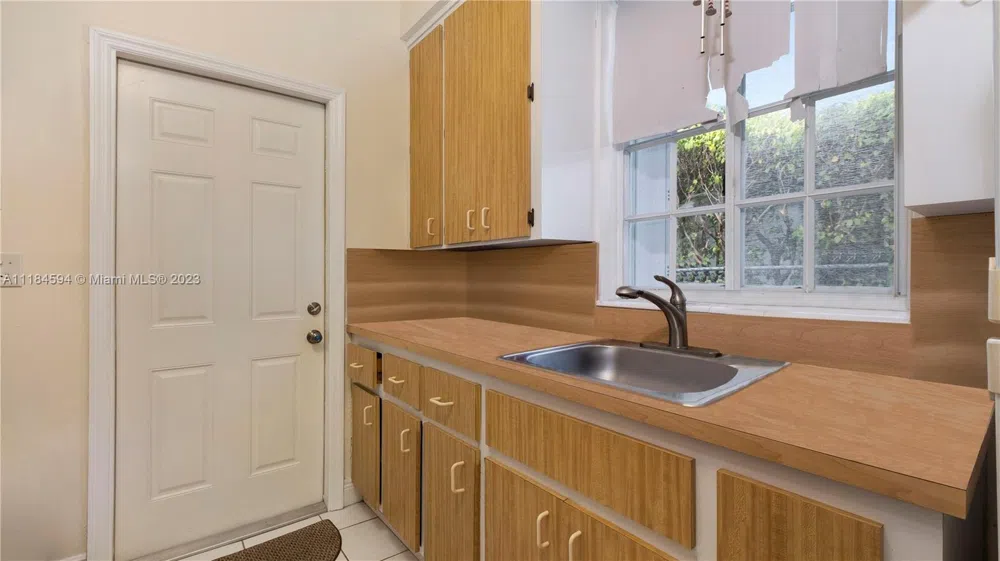 535 W 51st St Miami Beach, FL 33140