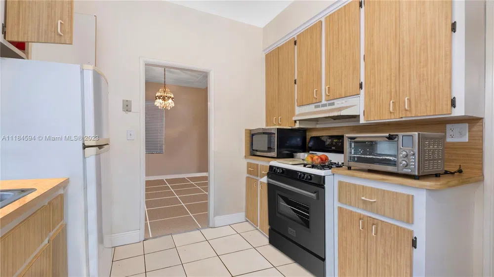 535 W 51st St Miami Beach, FL 33140