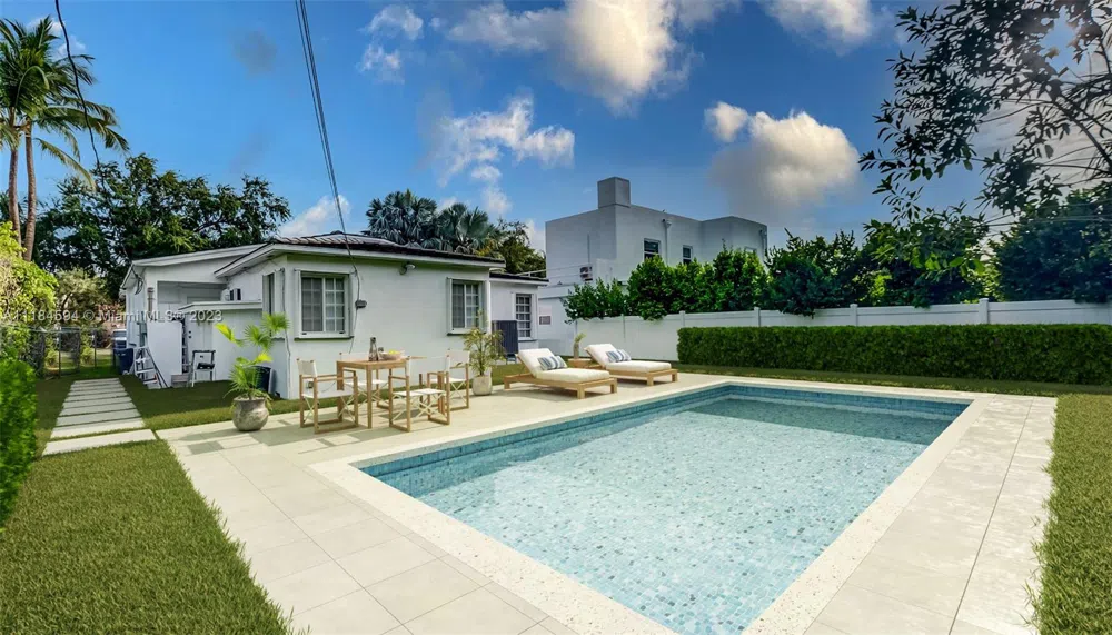 535 W 51st St Miami Beach, FL 33140