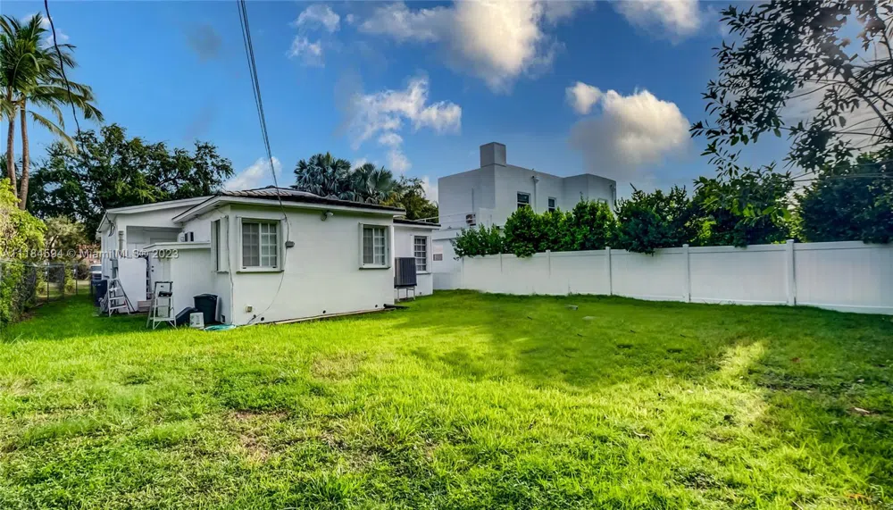 535 W 51st St Miami Beach, FL 33140