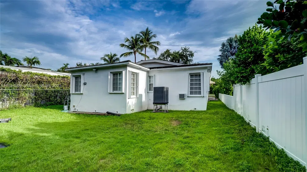 535 W 51st St Miami Beach, FL 33140