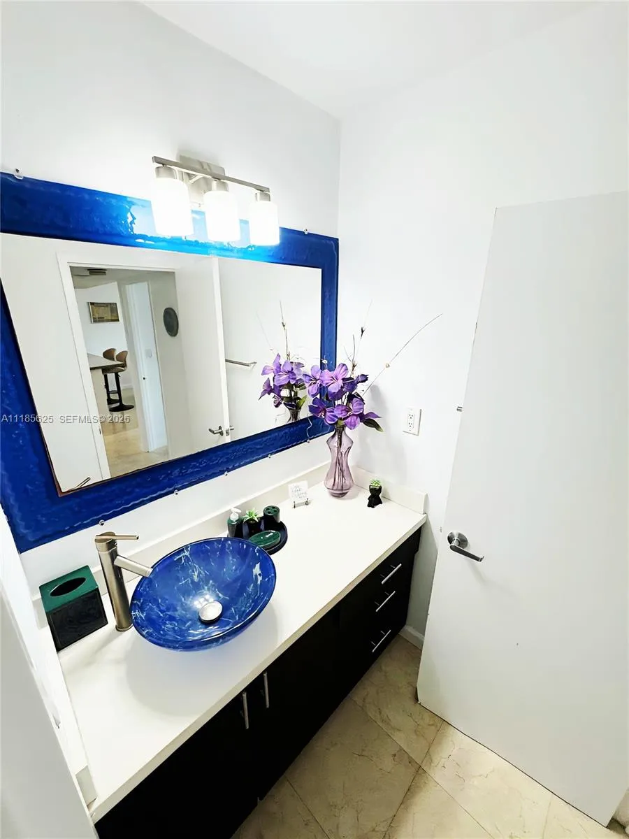 100 Lincoln Rd #1243 Miami Beach, FL 33139