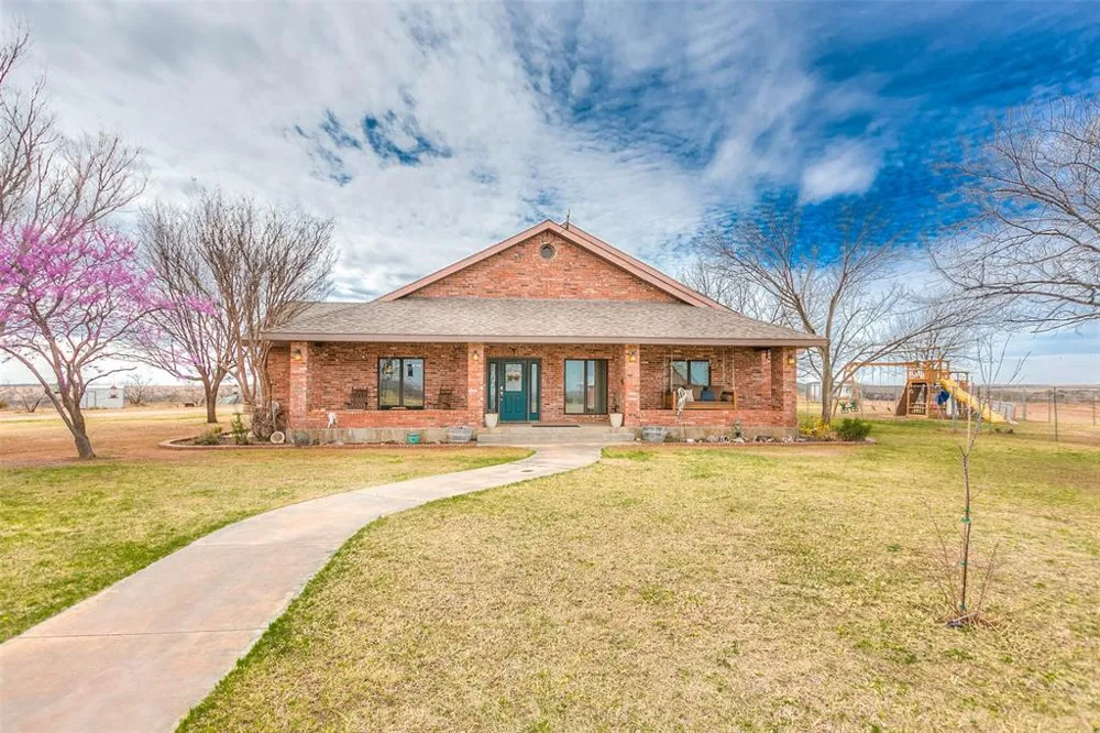 12487 CR 4102 Hermleigh, TX 79526